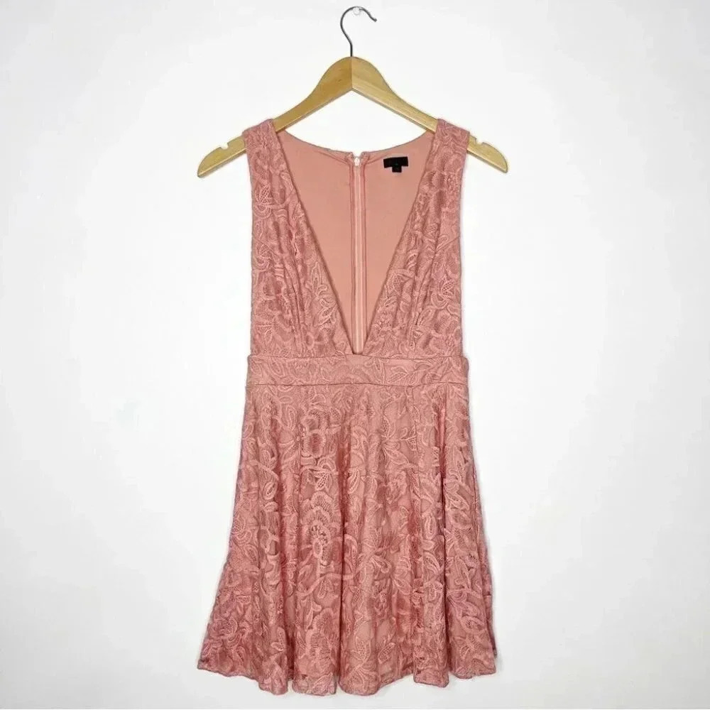 NBD Revolve Faith Floral Lace Embroidered Pink Lace Mini Dress Size Small
